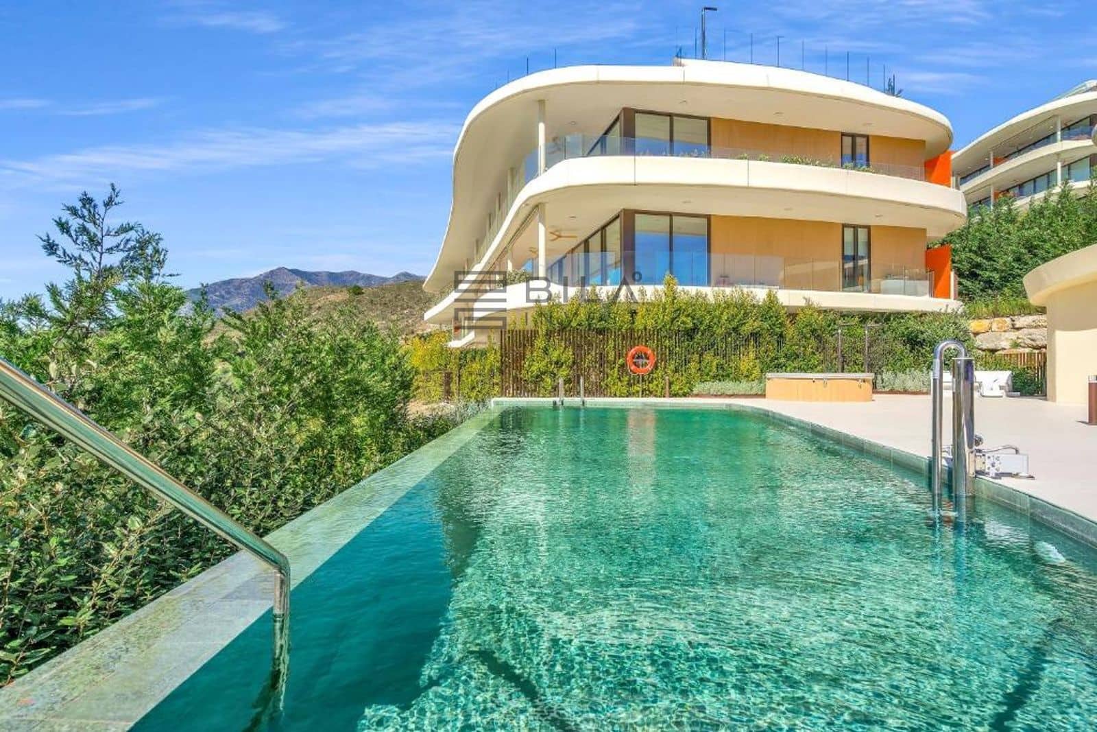 2 soveværelse Lejlighed til salg i Fuengirola med swimmingpool garage - € 750.000 (Ref: 9888631)