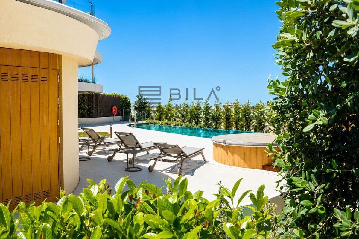 2 soverom Leilighet til salgs i Fuengirola med svømmebasseng garasje - € 685 000 (Ref: 9891282)