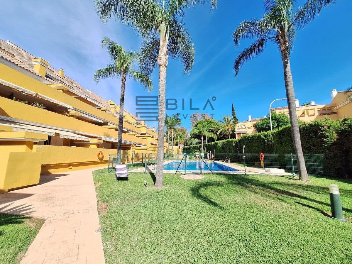 2 soveværelse Penthouse til salg i Elviria med swimmingpool - € 599.000 (Ref: 9891284)