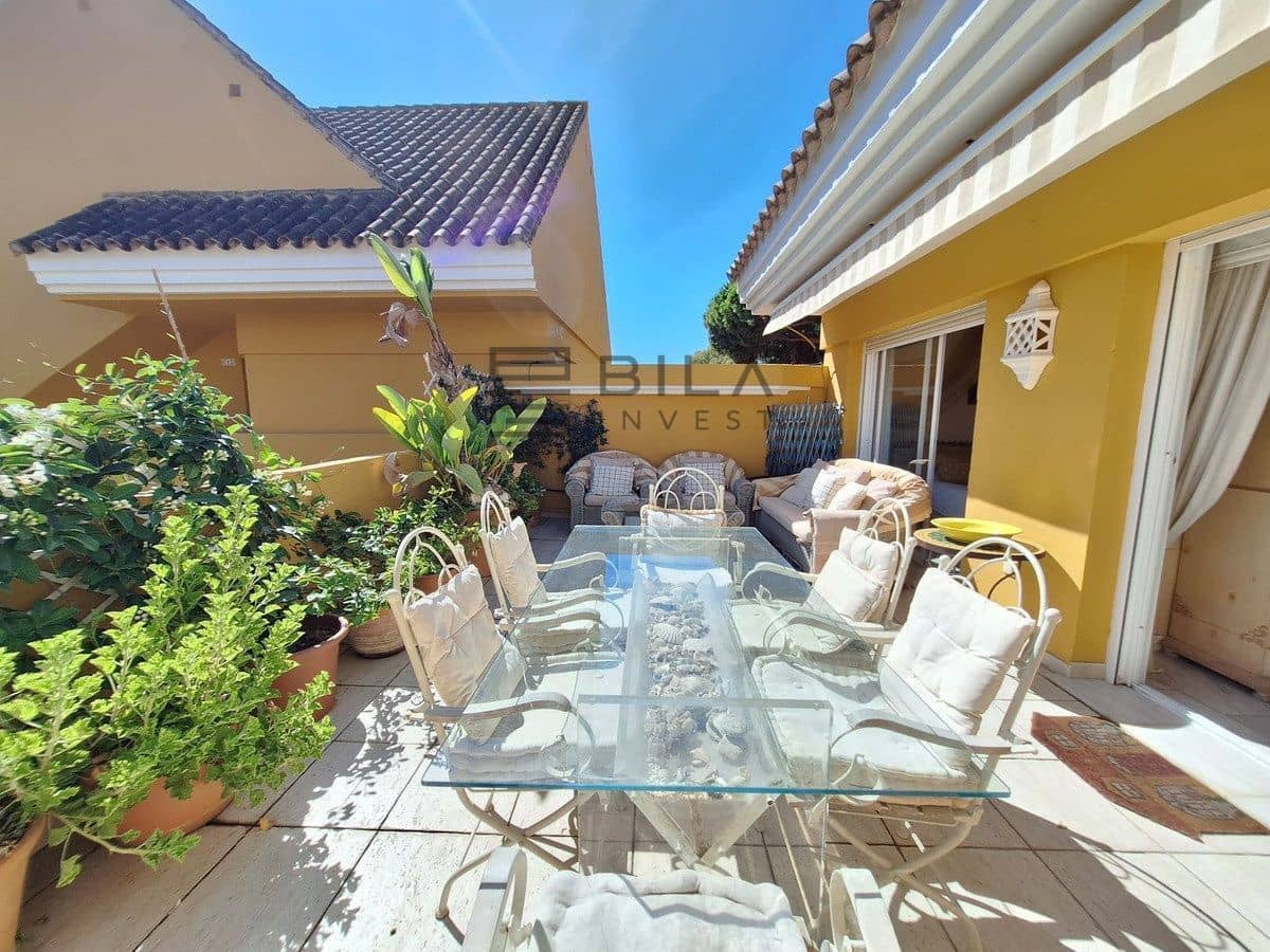2 soveværelse Penthouse til salg i Elviria med swimmingpool - € 599.000 (Ref: 9891284)
