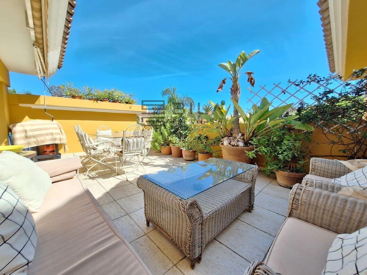 2 soveværelse Penthouse til salg i Elviria med swimmingpool - € 599.000 (Ref: 9891284)