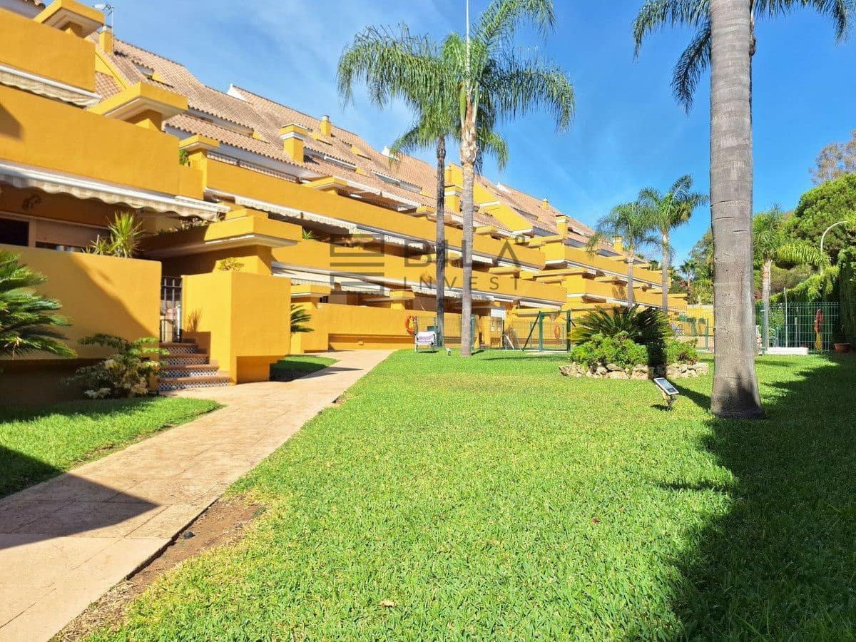 2 soveværelse Penthouse til salg i Elviria med swimmingpool - € 599.000 (Ref: 9891284)