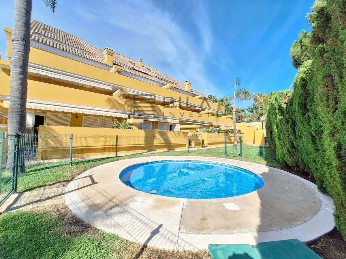 2 soveværelse Penthouse til salg i Elviria med swimmingpool - € 599.000 (Ref: 9891284)