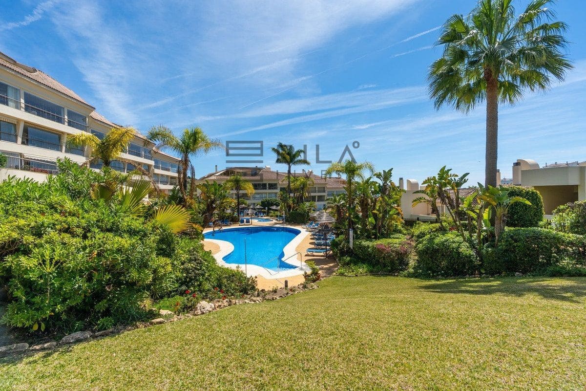 2 quarto Apartamento para venda em Miraflores com piscina - 385 000 € (Ref: 9893109)