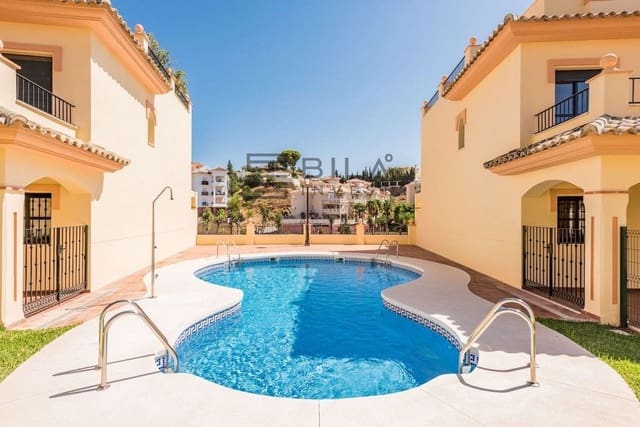 3 bedroom Townhouse for sale in Los Pacos, Fuengirola with pool garage - € 519,000 (Ref: 9893290)
