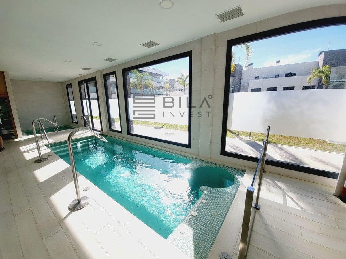 3 slaapkamer Flat te koop in La Cala de Mijas met zwembad garage - € 690.000 (Ref: 9893292)