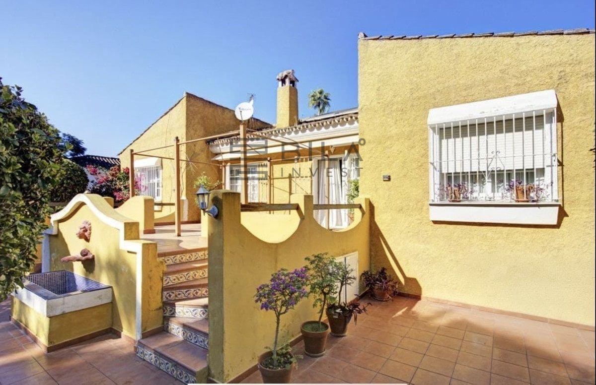 3 sypialnia Willa na sprzedaż w El Rosario z basenem garażem - 995 000 € (Ref: 9893296)