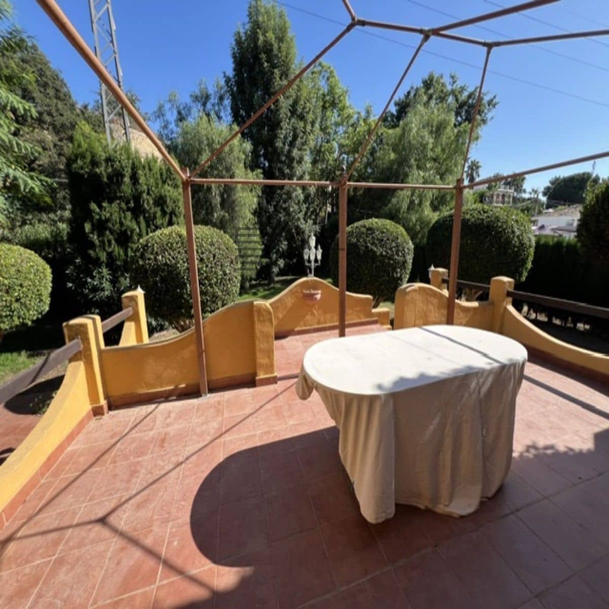 3 sypialnia Willa na sprzedaż w El Rosario z basenem garażem - 995 000 € (Ref: 9893296)
