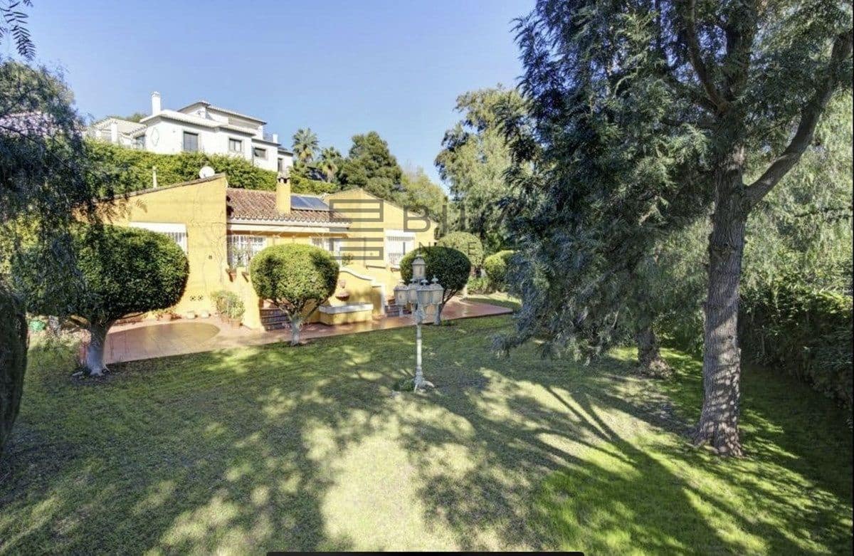 3 sypialnia Willa na sprzedaż w El Rosario z basenem garażem - 995 000 € (Ref: 9893296)