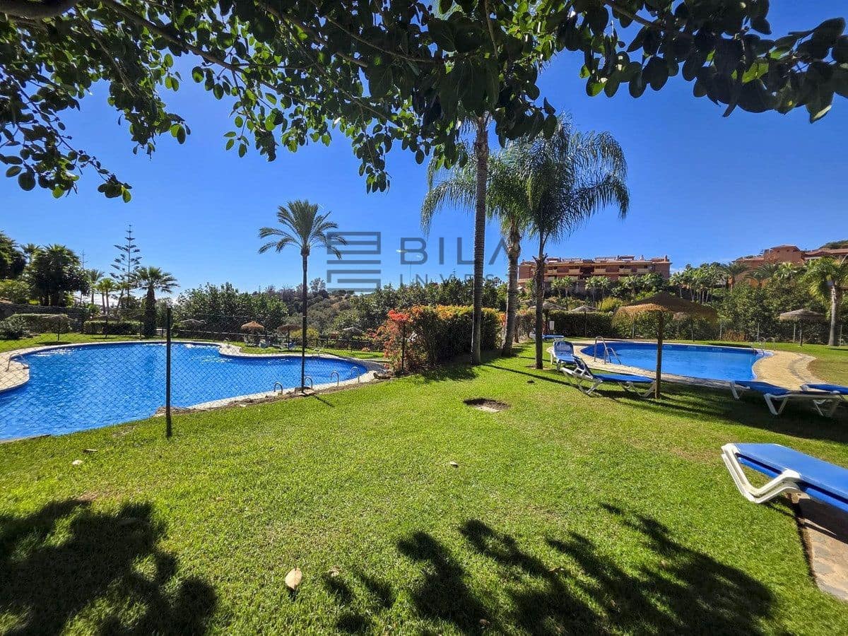 2 soveværelse Lejlighed til salg i La Reserva med swimmingpool garage - € 359.000 (Ref: 9895201)