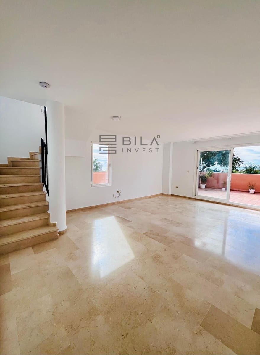 Ático de 2 habitaciones en Elviria en venta - 440.000 € (Ref: 9895203)