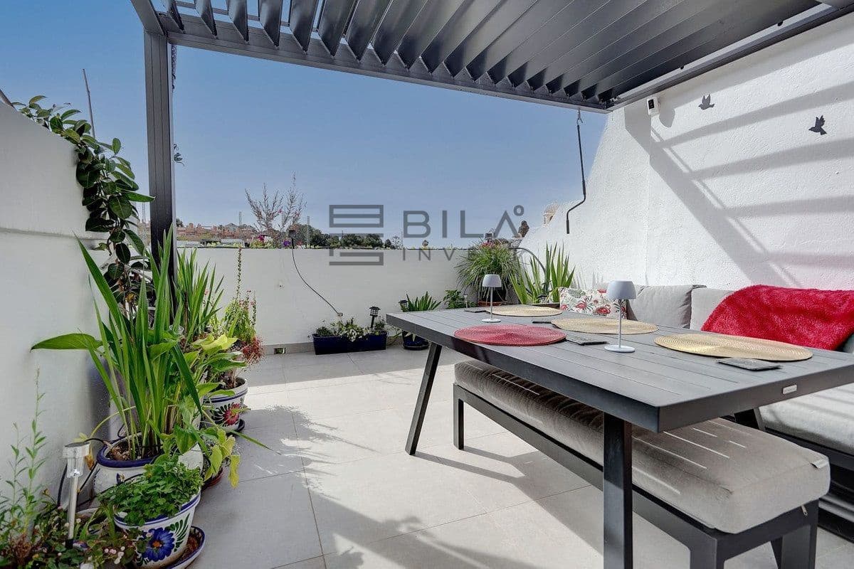 3 bedroom Townhouse for sale in La Reserva with pool garage - € 399,995 (Ref: 9895204)