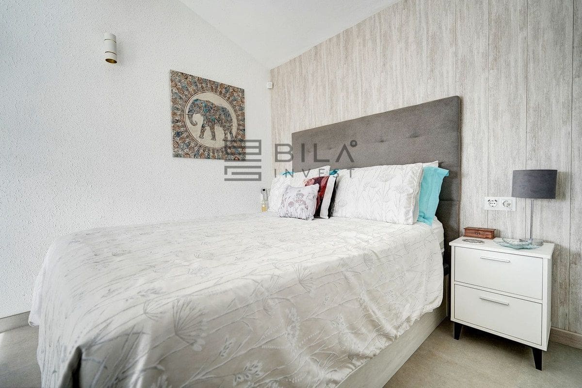 3 bedroom Townhouse for sale in La Reserva with pool garage - € 399,995 (Ref: 9895204)