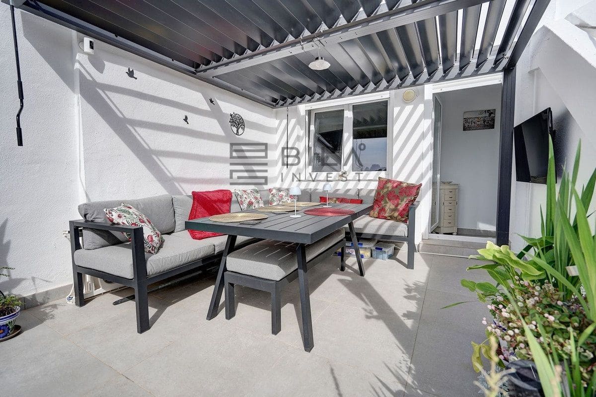 3 bedroom Townhouse for sale in La Reserva with pool garage - € 399,995 (Ref: 9895204)