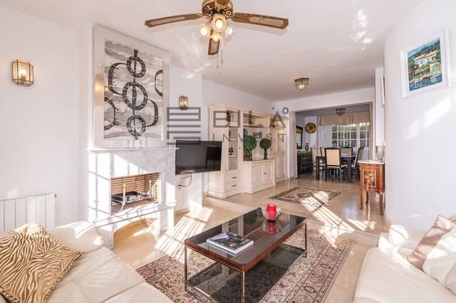 3 bedroom Townhouse for sale in Costabella, Marbella with pool - € 710,000 (Ref: 9895206)