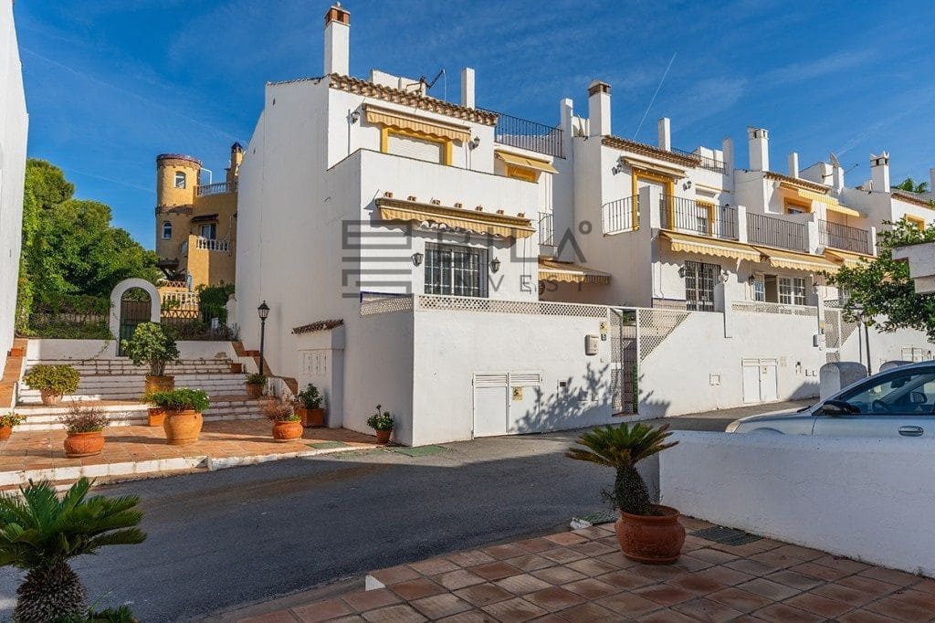 3 bedroom Townhouse for sale in Costabella with pool - € 710,000 (Ref: 9895206)