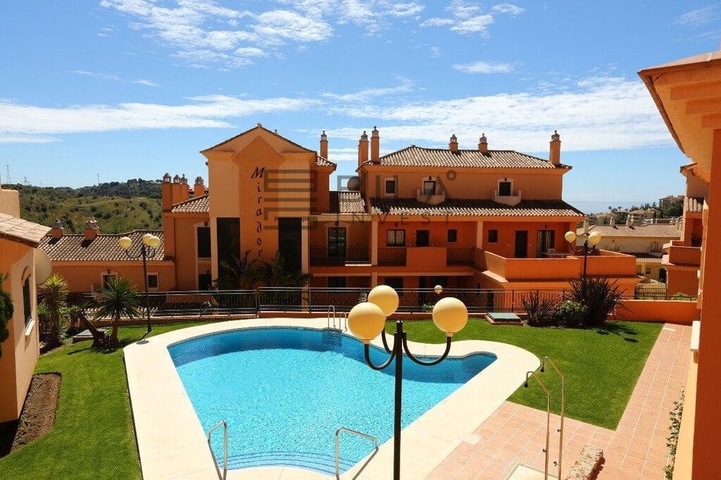 2 slaapkamer Flat te koop in Elviria met zwembad - € 335.000 (Ref: 9895207)