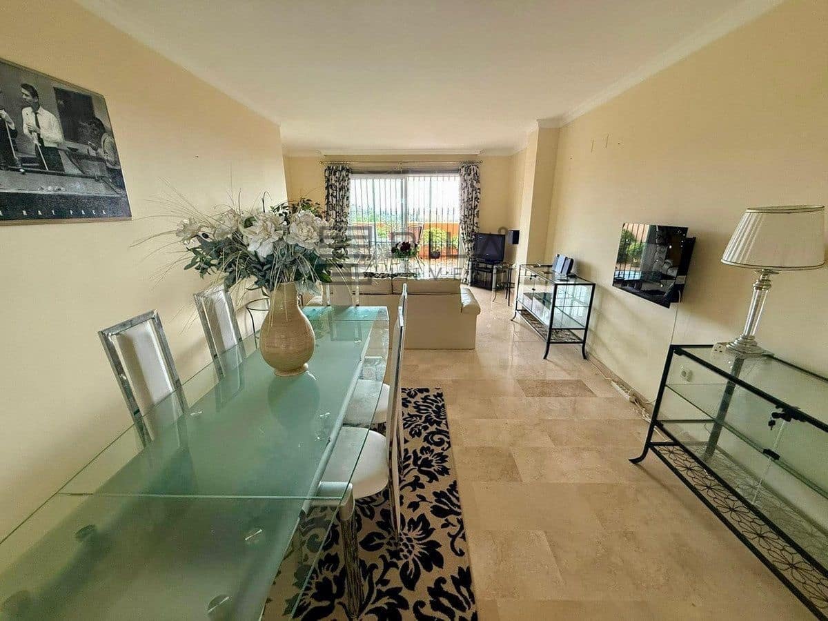 Piso de 2 habitaciones en Elviria en venta con piscina garaje - 440.000 € (Ref: 9895210)