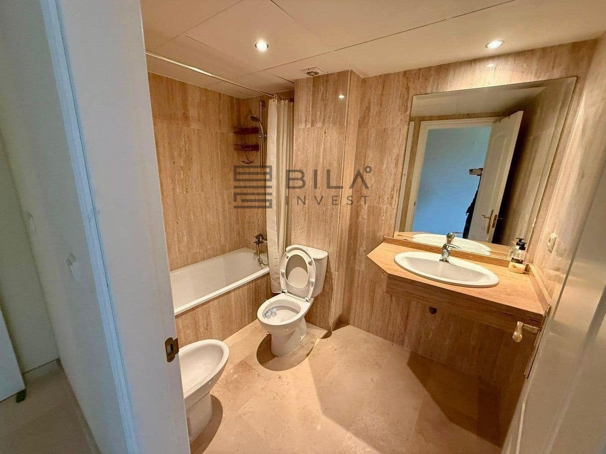 Piso de 2 habitaciones en Elviria en venta con piscina garaje - 440.000 € (Ref: 9895210)