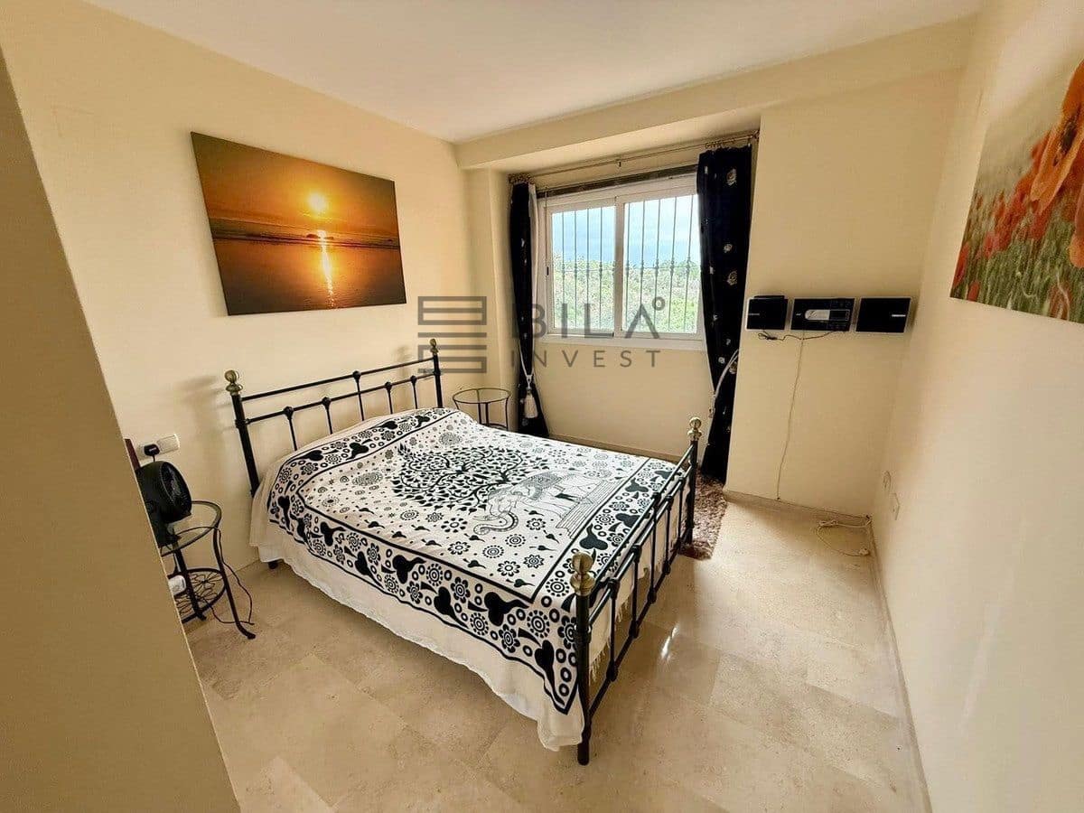 Piso de 2 habitaciones en Elviria en venta con piscina garaje - 440.000 € (Ref: 9895210)