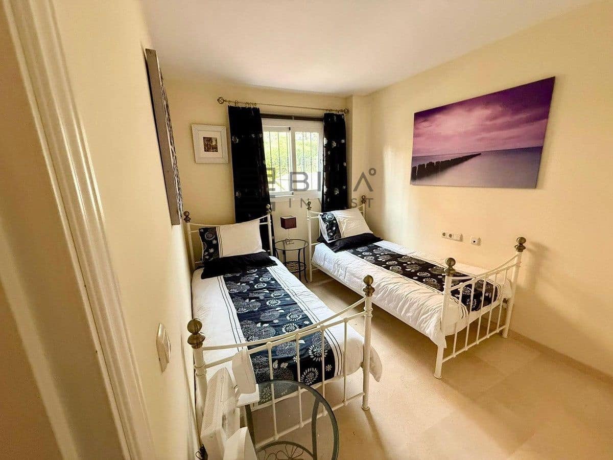 Piso de 2 habitaciones en Elviria en venta con piscina garaje - 440.000 € (Ref: 9895210)