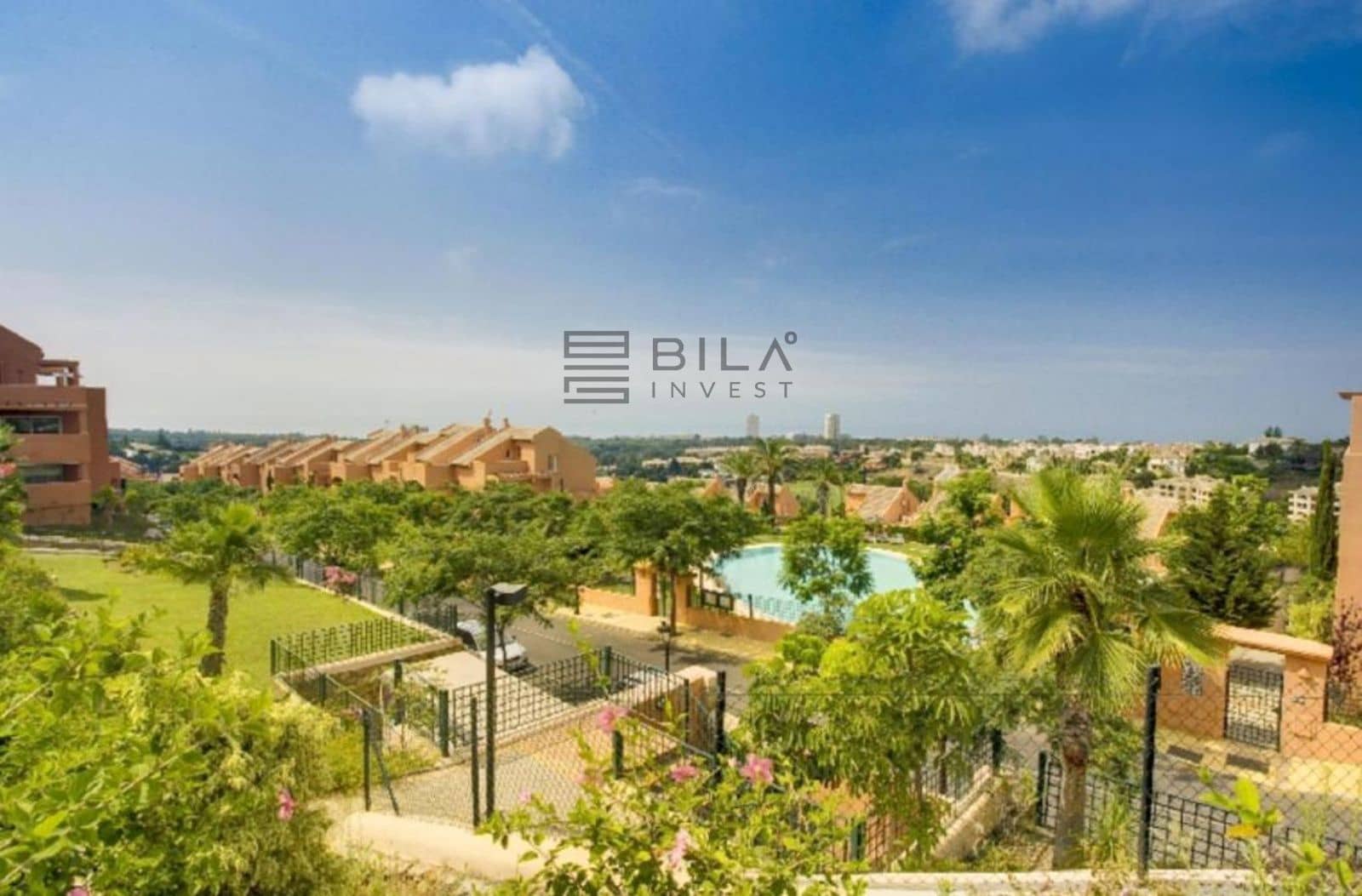 Piso de 2 habitaciones en Elviria en venta con piscina garaje - 440.000 € (Ref: 9895210)