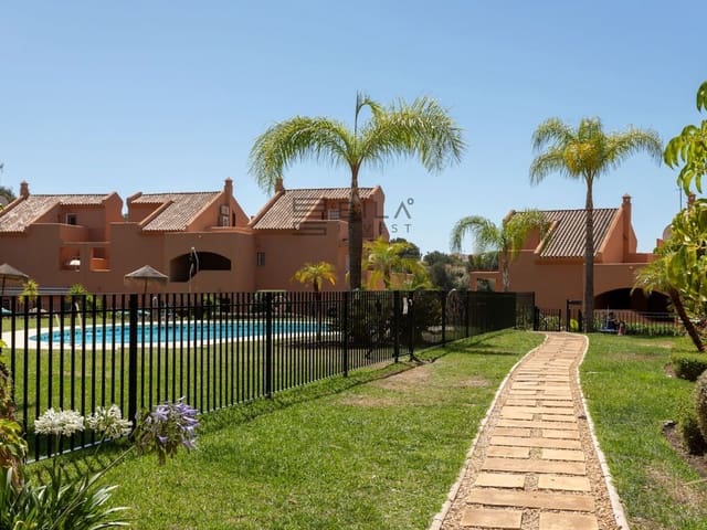 Piso de 2 habitaciones en Elviria, Marbella en venta con piscina garaje - 440.000 € (Ref: 9895210)