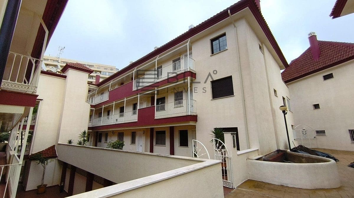 2 bedroom Flat for sale in Torrequebrada with pool garage - € 320,000 (Ref: 9895211)