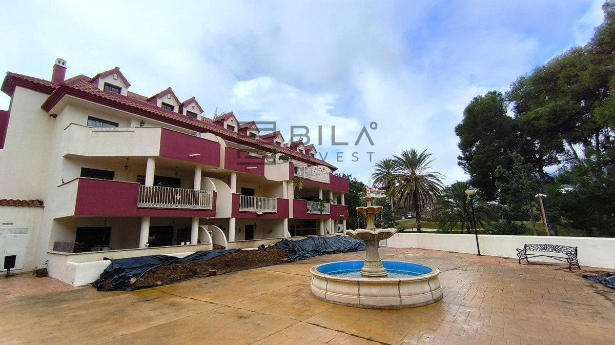 2 bedroom Flat for sale in Torrequebrada with pool garage - € 320,000 (Ref: 9895211)