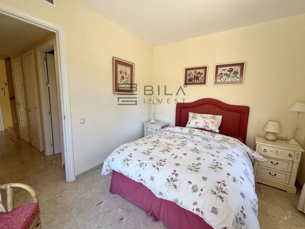 3 bedroom Penthouse for sale in Rio Real with pool - € 749,000 (Ref: 9895215)