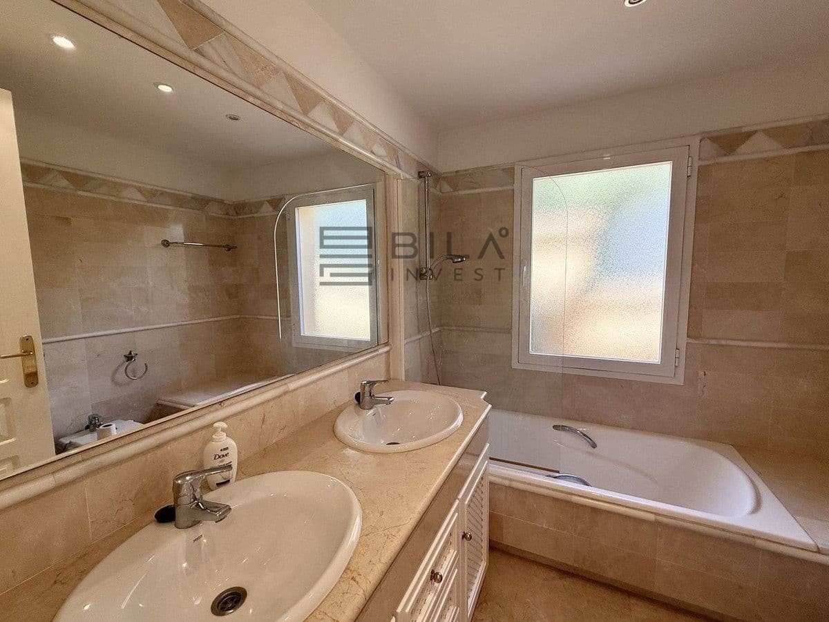 3 bedroom Penthouse for sale in Rio Real with pool - € 749,000 (Ref: 9895215)