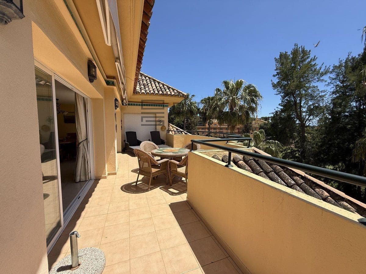 3 bedroom Penthouse for sale in Rio Real with pool - € 749,000 (Ref: 9895215)