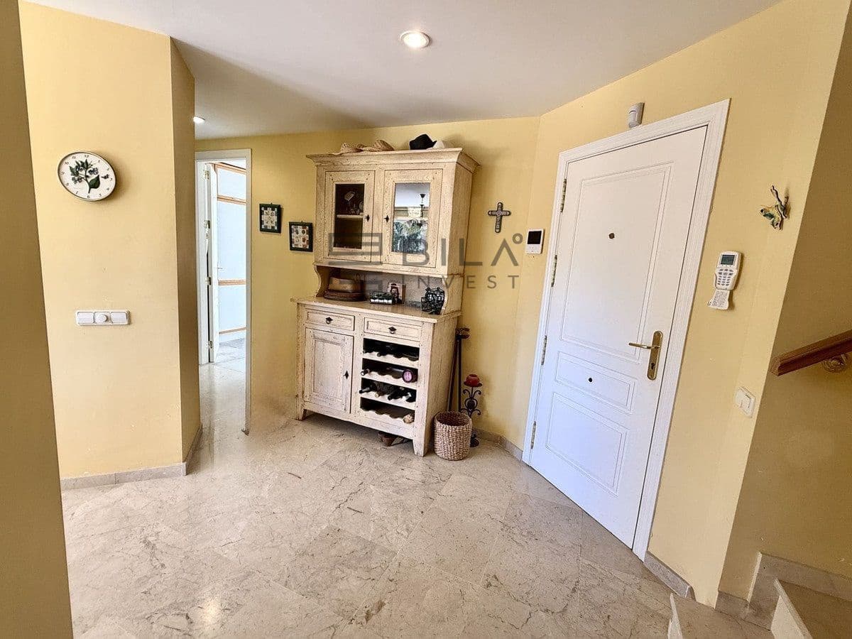 3 bedroom Penthouse for sale in Rio Real with pool - € 749,000 (Ref: 9895215)