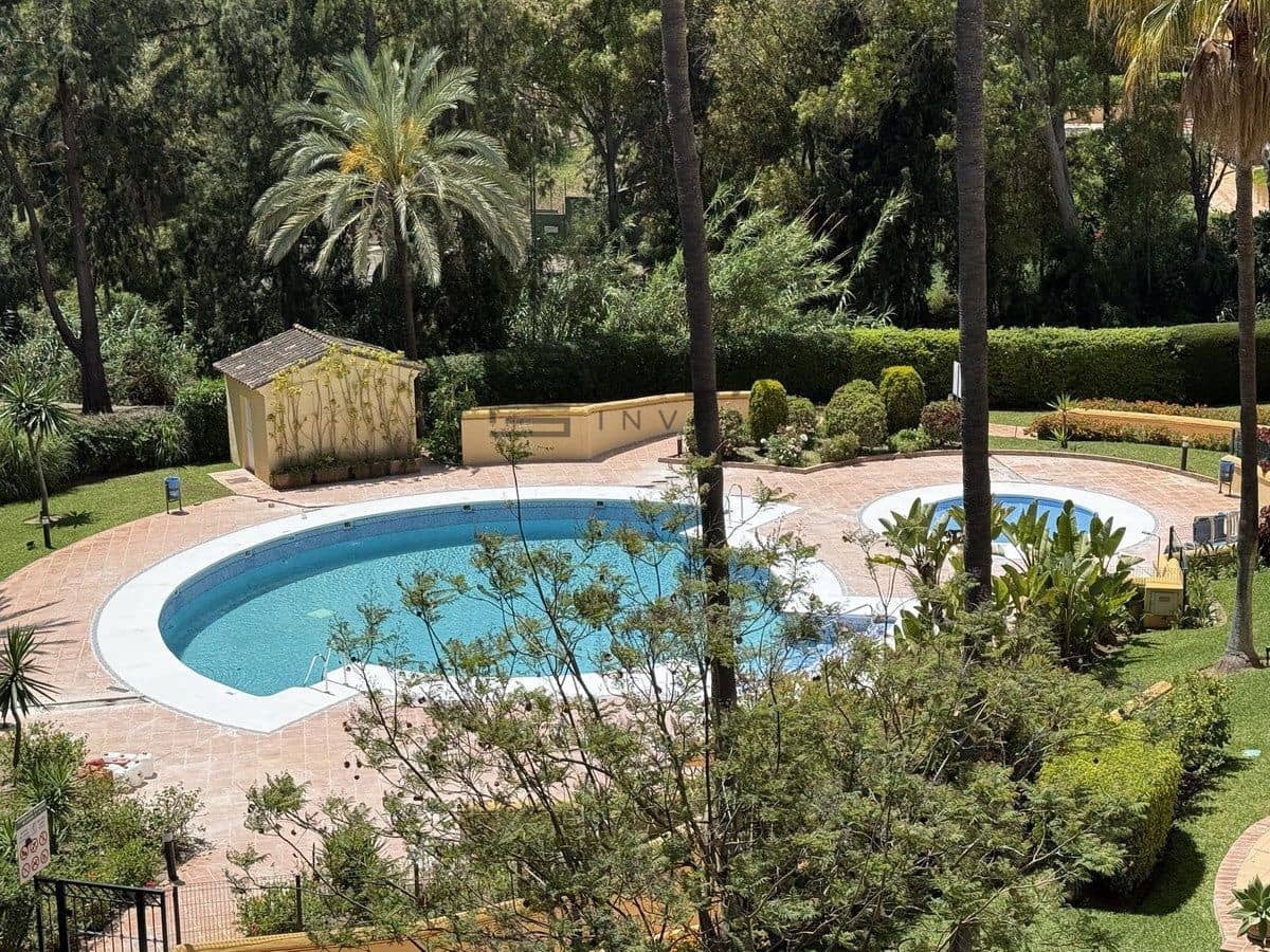 3 bedroom Penthouse for sale in Rio Real with pool - € 749,000 (Ref: 9895215)