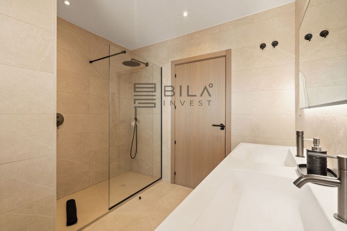 3 sovrum Hus till salu i Marbella med pool garage - 1 180 000 € (Ref: 9895296)
