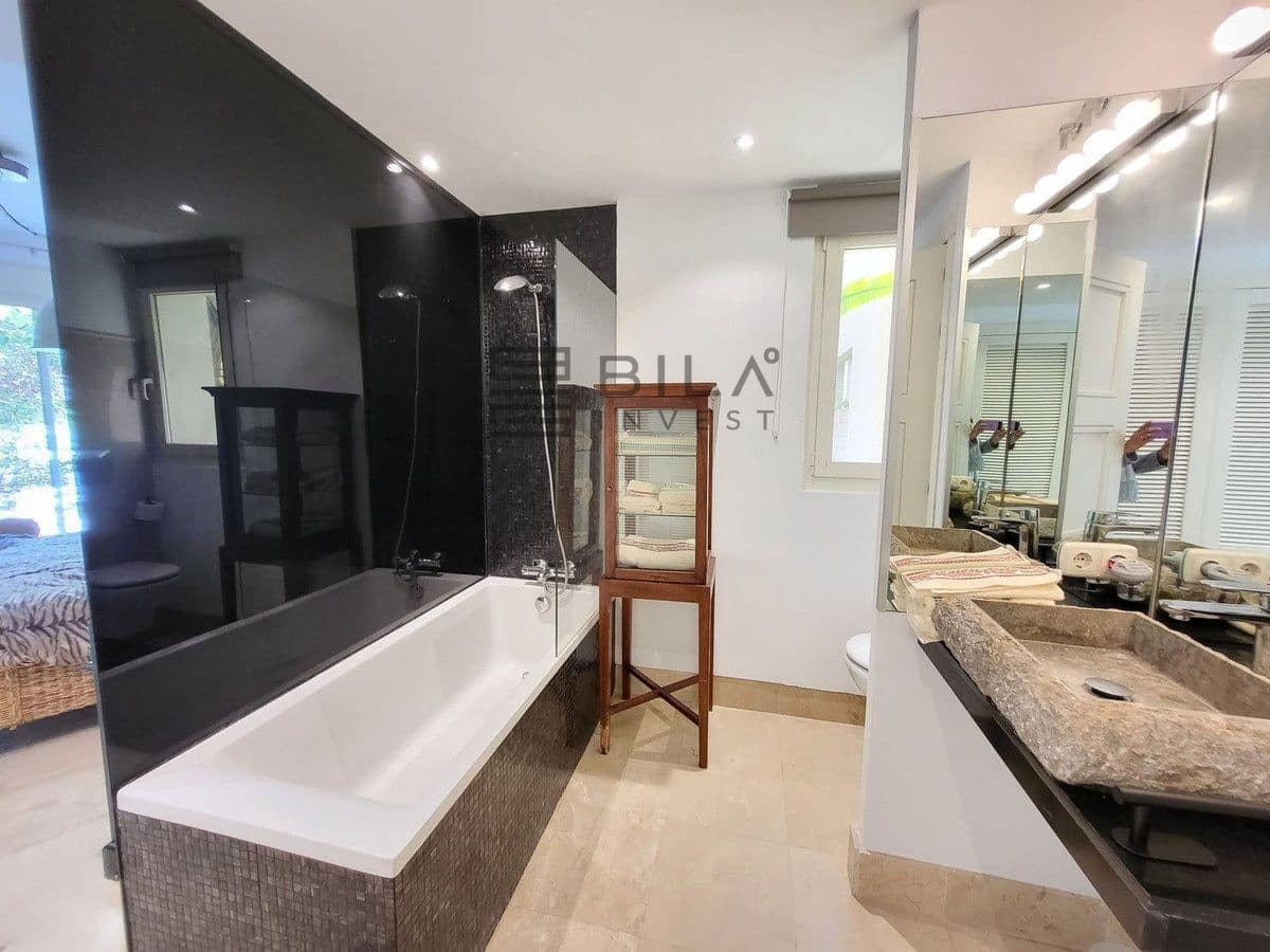 3 bedroom Flat for sale in Rio Real with pool garage - € 750,000 (Ref: 9895297)