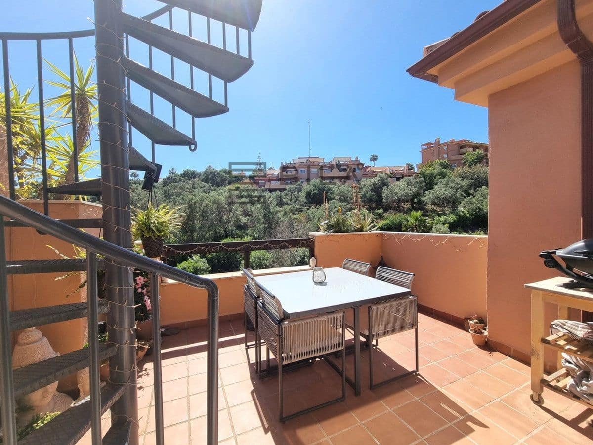 2 soveværelse Penthouse til salg i La Reserva med swimmingpool - € 359.000 (Ref: 9895298)