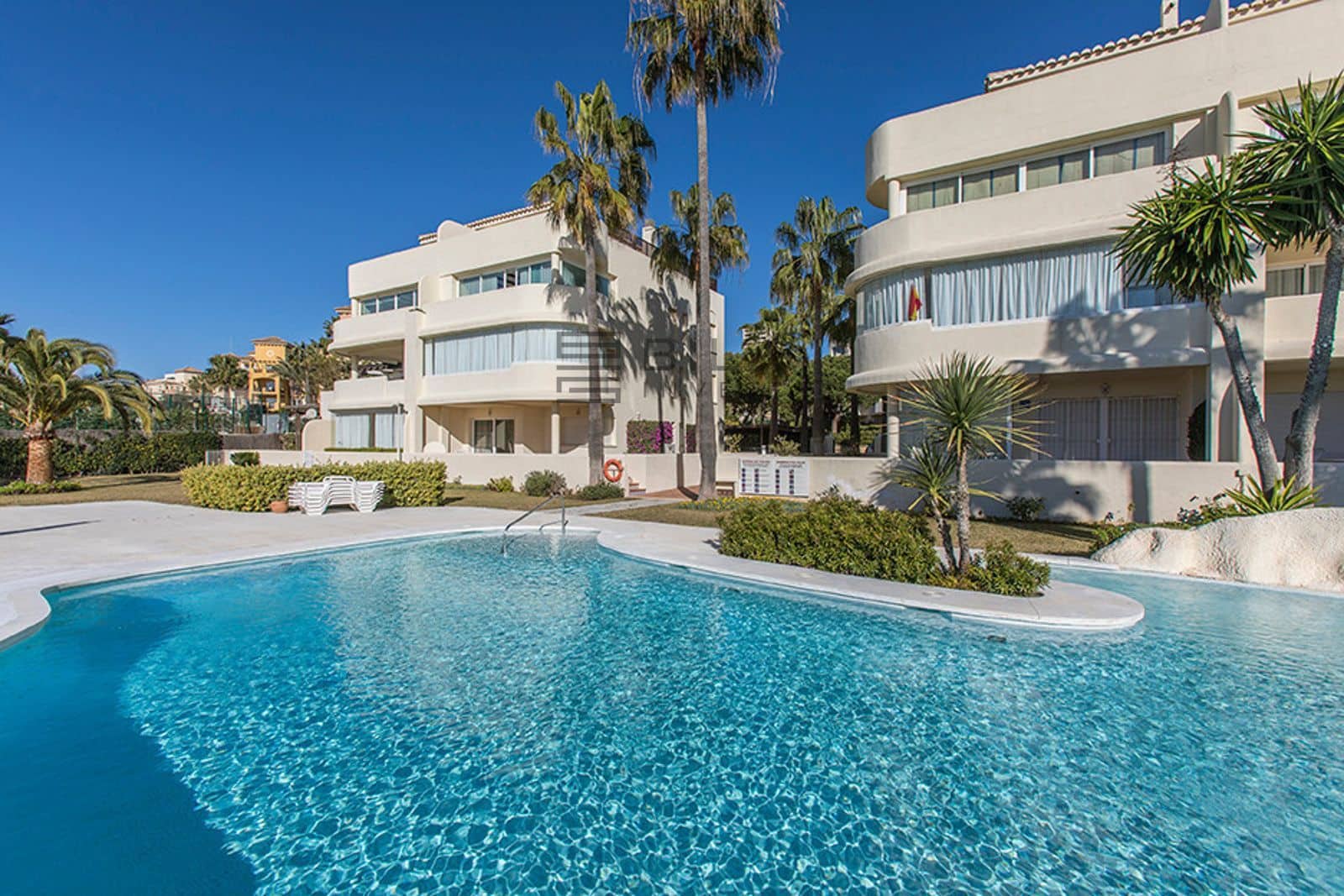 2 sovrum Lägenhet till salu i Elviria med pool garage - 890 000 € (Ref: 9895299)
