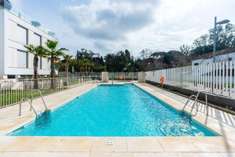 3 sovrum Takvåning till salu i Elviria med pool - 1 495 000 € (Ref: 9895300)