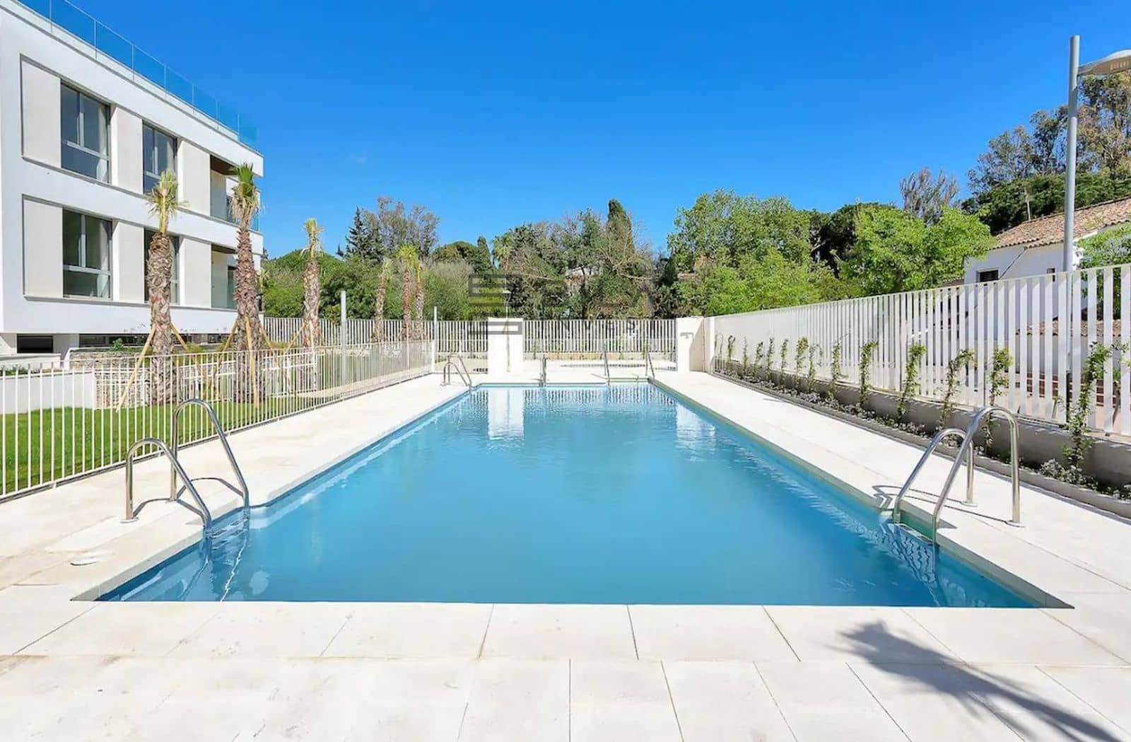 3 sovrum Takvåning till salu i Elviria med pool - 1 495 000 € (Ref: 9895300)