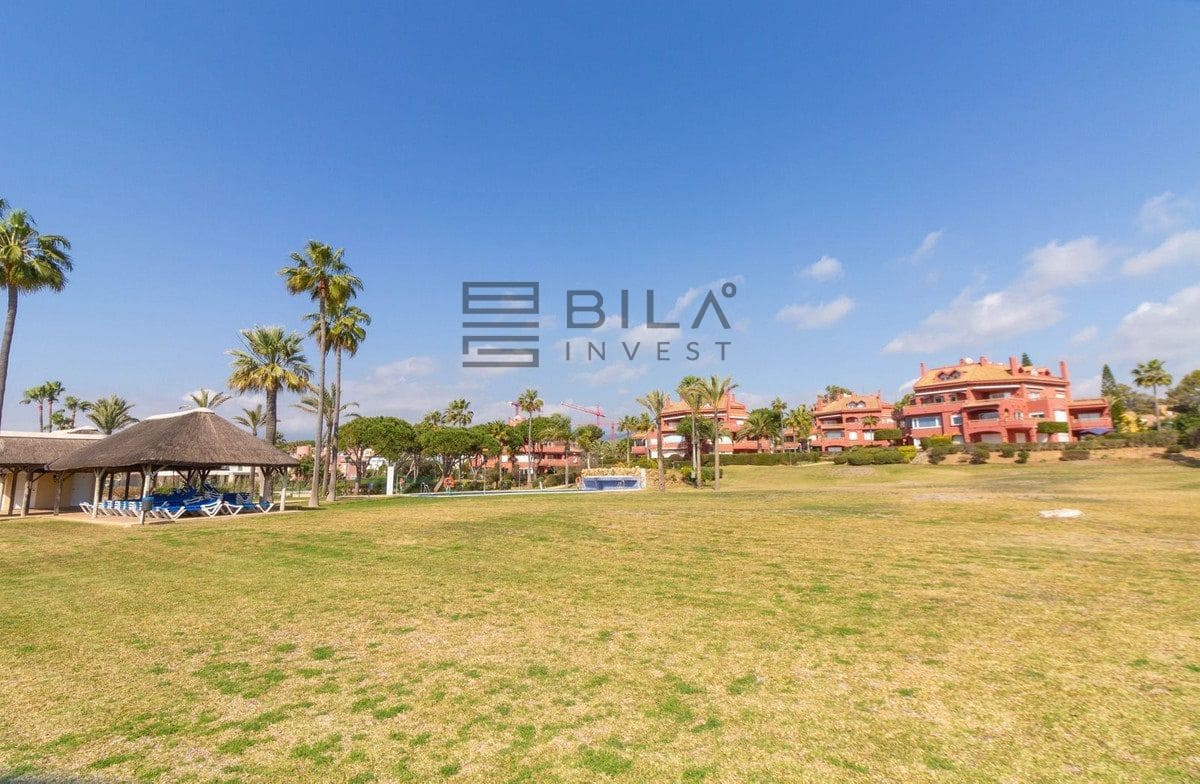 3 slaapkamer Flat te koop in Elviria met zwembad garage - € 675.000 (Ref: 9895301)