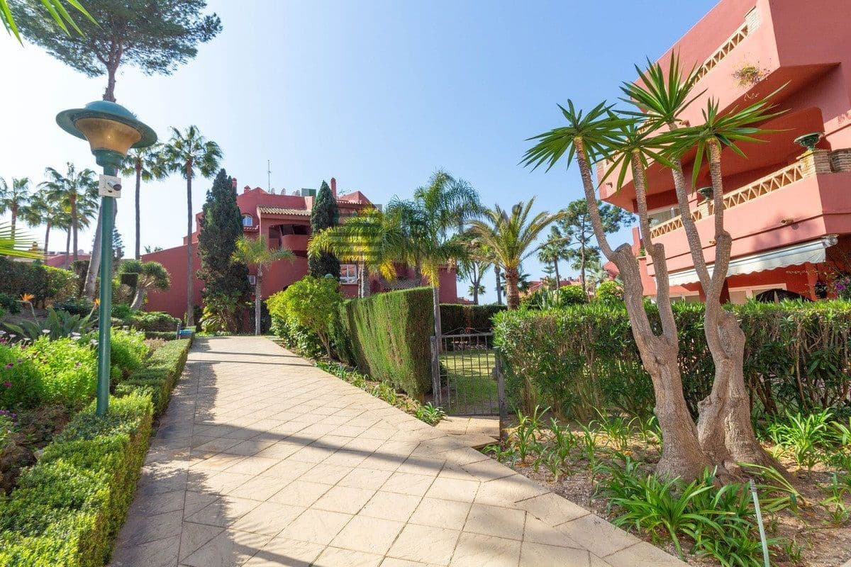 3 slaapkamer Flat te koop in Elviria met zwembad garage - € 675.000 (Ref: 9895301)