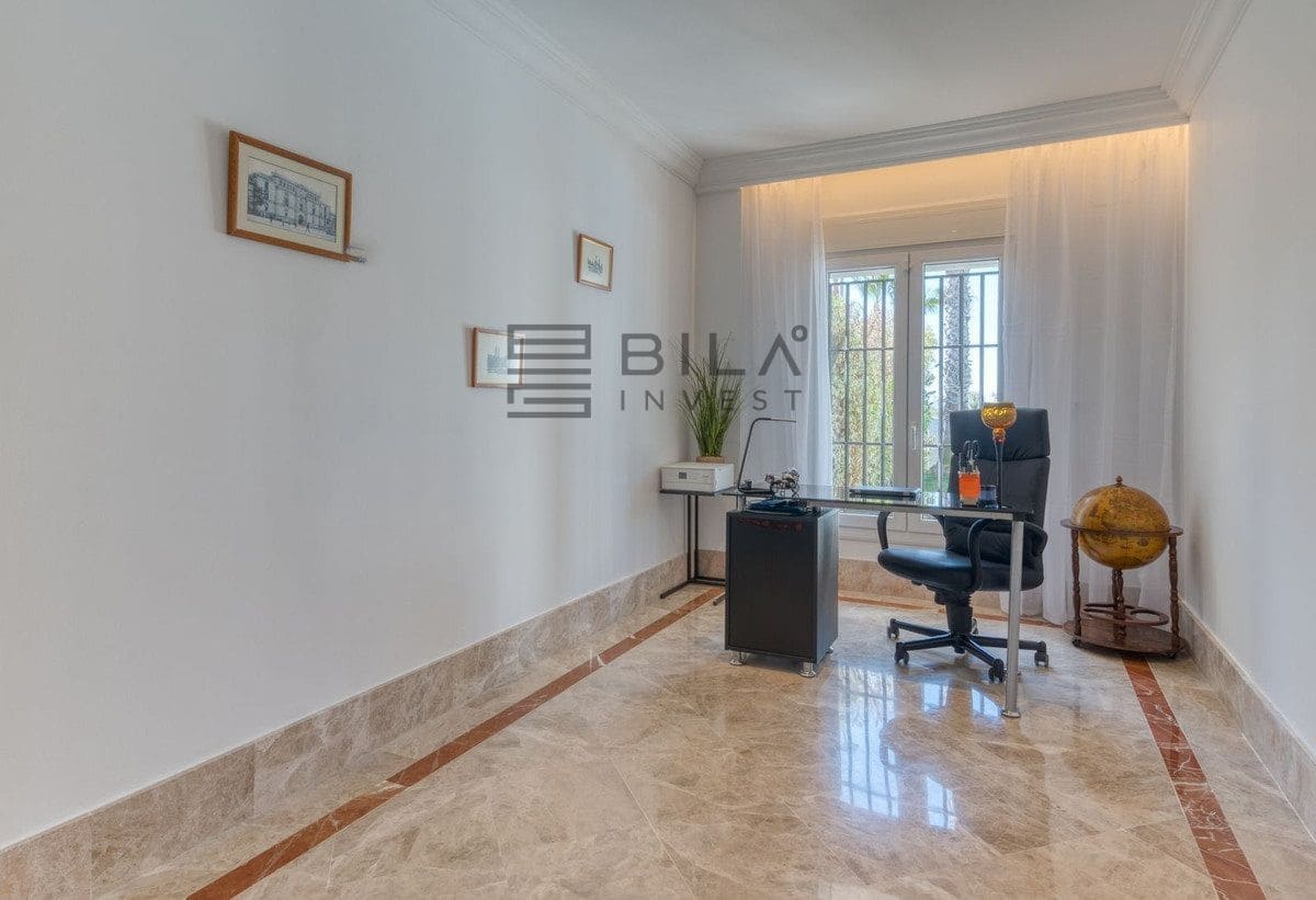 Chalet de 4 habitaciones en Marbella en venta con piscina - 1.495.000 € (Ref: 9895650)