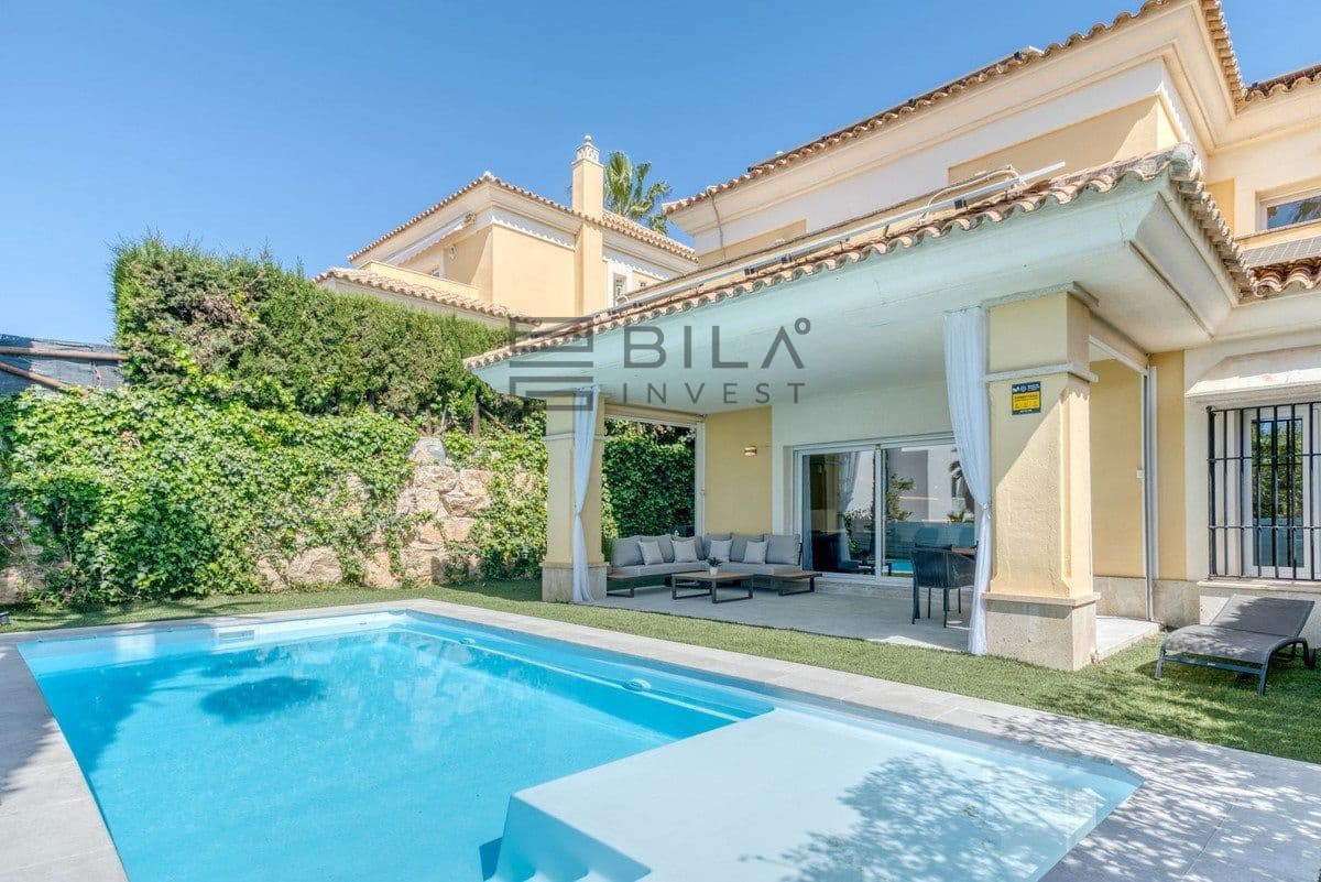 Chalet de 4 habitaciones en Marbella en venta con piscina - 1.495.000 € (Ref: 9895650)