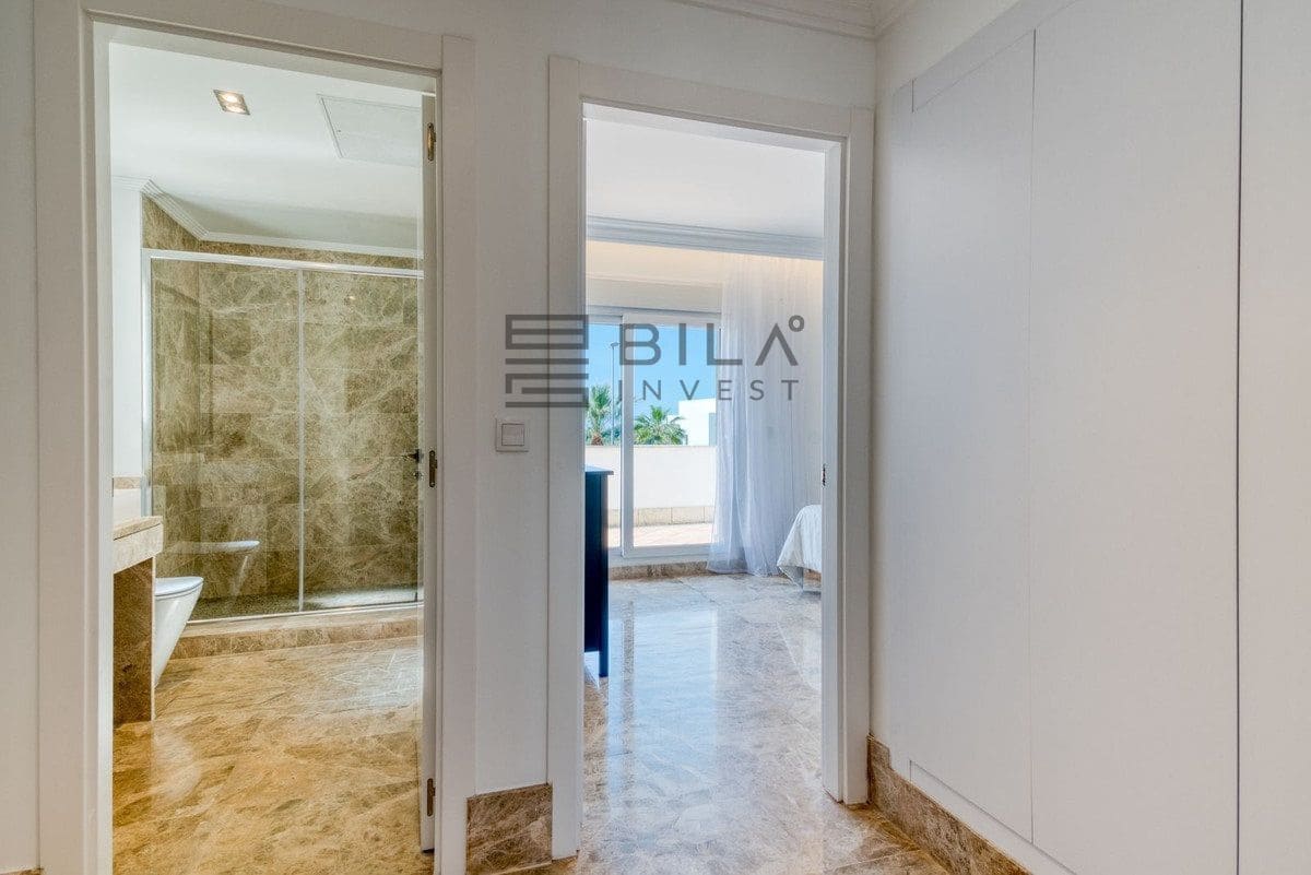 Chalet de 4 habitaciones en Marbella en venta con piscina - 1.495.000 € (Ref: 9895650)