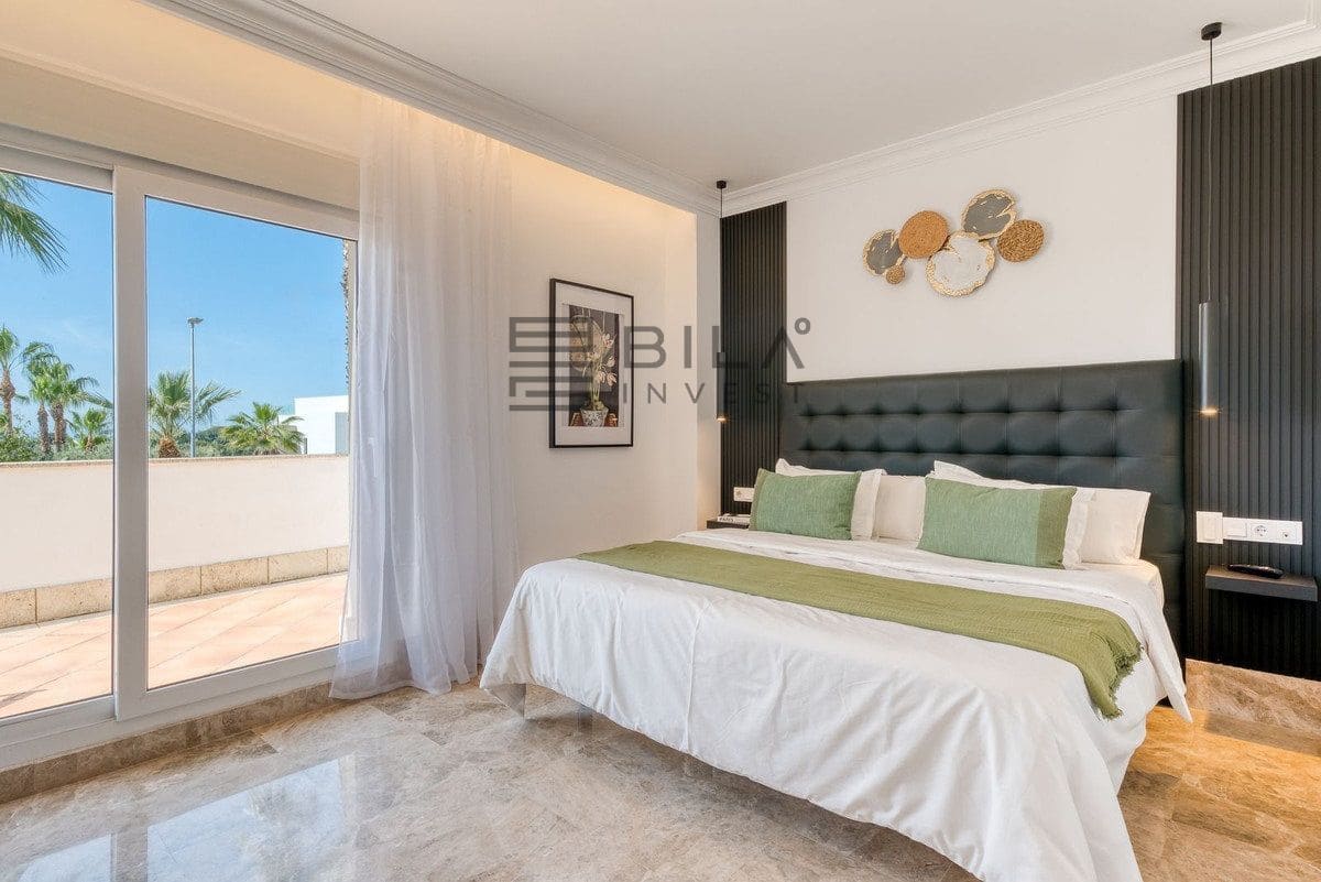 Chalet de 4 habitaciones en Marbella en venta con piscina - 1.495.000 € (Ref: 9895650)