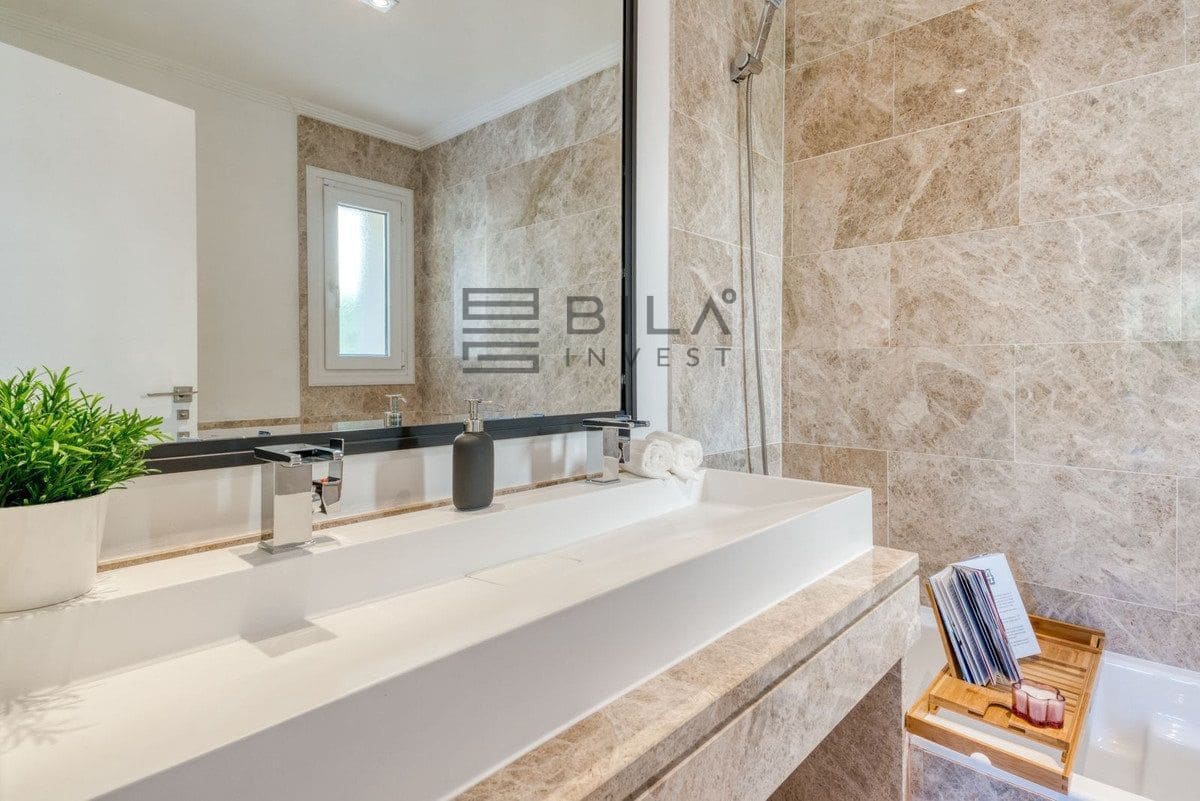 Chalet de 4 habitaciones en Marbella en venta con piscina - 1.495.000 € (Ref: 9895650)