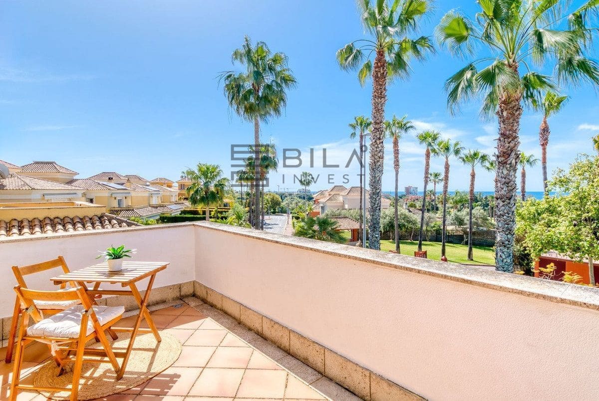Chalet de 4 habitaciones en Marbella en venta con piscina - 1.495.000 € (Ref: 9895650)