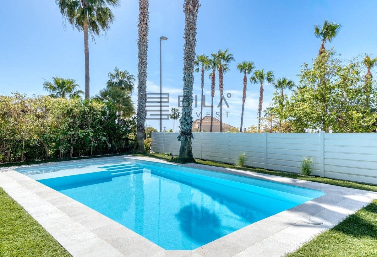 Chalet de 4 habitaciones en Marbella en venta con piscina - 1.495.000 € (Ref: 9895650)