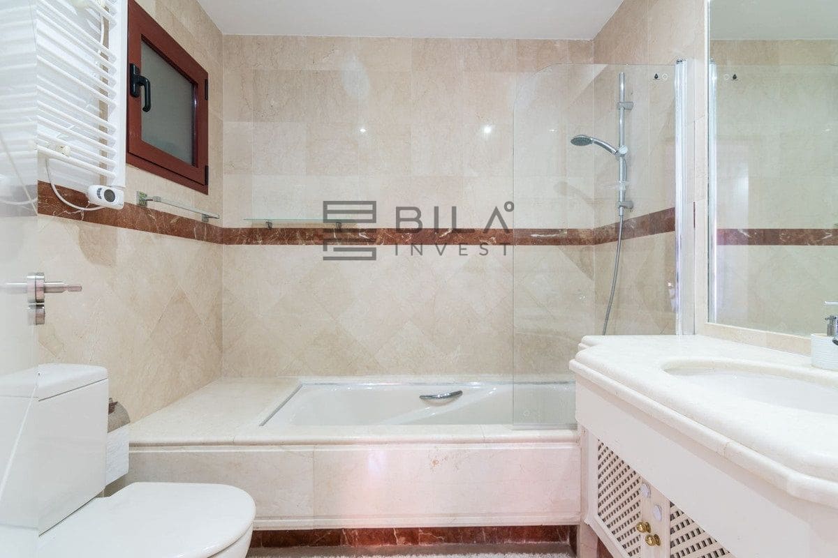 3 Zimmer Wohnung zu verkaufen in Elviria mit Pool - 659.000 € (Ref: 9895652)